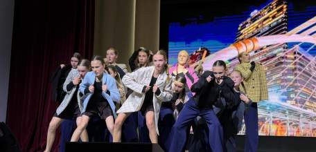 Отчетный концерт «Нам 8 лет» прошёл в Доме культуры железнодорожников