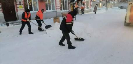 Ранним утром, когда город еще спит, они уже на посту: