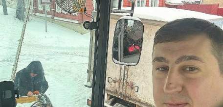 Депутат горсовета Ельца лично стал чистить от снега частный сектор!