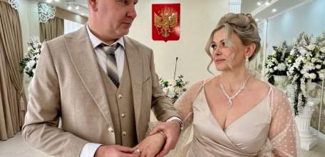 Вчера гостями Елецкого районного ЗАГСа стала по-королевски красивая, невероятная пара Вобликовых Сергея и Елены!