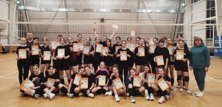 В Ельце прошло первенство по волейболу среди девушек до 18 лет