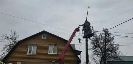 В Ельце продолжают восстанавливать уличное освещение