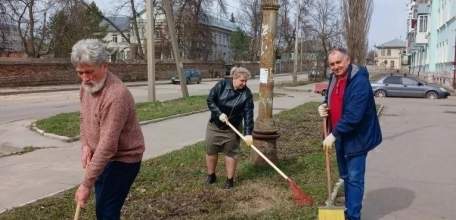 В Ельце проходят субботники