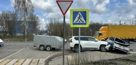 18 апреля в Ельце на трассе Орел &ndash; Тамбов столкнулись &laquo;Лада&raquo; и &laquo;Тойота&raquo;