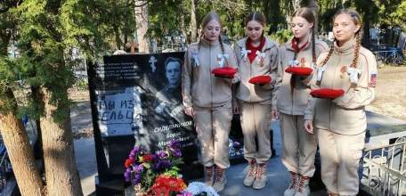 В преддверии великого праздника &mdash; Дня Победы &mdash; юнармейцы лицея № 5 города Ельца отдали дань уважения герою Великой Отечественной войны Борису Сидельникову