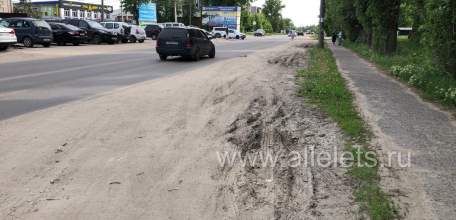 Обочины и тротуары просто отсутствуют в Ельце по улице Костенко