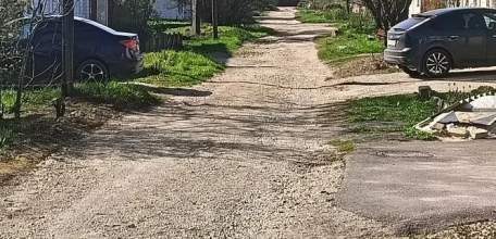 Уважаемая Администрация, обратите внимание на земляную улицу с ямами (ул. Вокзальная) и произведите асфальтирование дороги на данном участке!