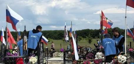 На Аллее Славы города Ельца прошел очередной субботник