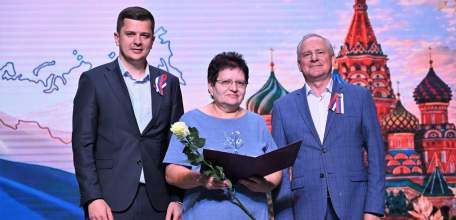 Сегодня, в преддверии Дня России, в Доме культуры железнодорожников мы чествовали тех, кто каждый день трудится на благо нашей Родины!