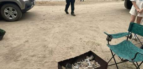У нас тут любители поесть шашлык на берегу водного объекта в красивом месте