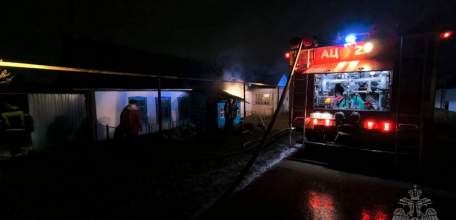 В посёлке Солидарность под Ельцом ночью сгорели 120-метровый дом и автомобиль!