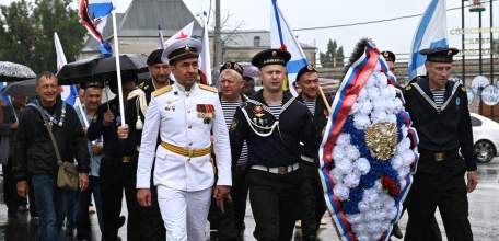 Сегодня наша страна отмечает День Военно‑Морского Флота &mdash; праздник, который по праву считается одним из самых значимых в истории нашего государства