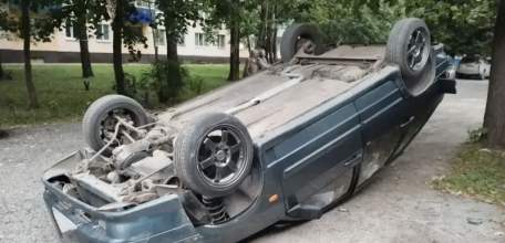 В Ельце 15-летний подросток угнал автомобиль и перевернулся на нём!