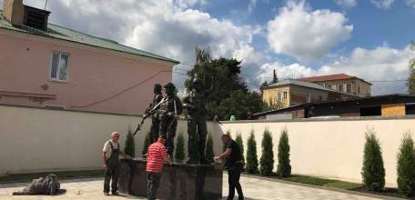 В Ельце учредители ООО &laquo;Елец дорога&raquo; установили памятник в честь памяти погибших жителей в СВО