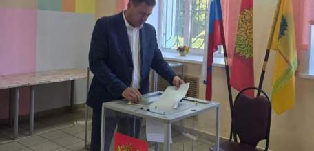 Ровно в 8:00 в Ельце начали свою работу более 50 избирательных участков