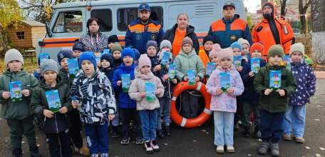 Сегодня воспитанники детского сада № 34 города Ельца встретились с представителями экстренных служб