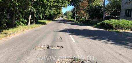 Суд в Ельце взыскал более 163 тысяч рублей с Управления дорог в пользу автомобилиста, пострадавшего из-за люка!